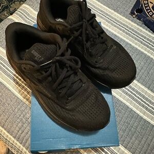 Brooks women Running Shoes